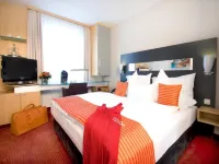 Sunday Dusseldorf Nord Hotels near Rath