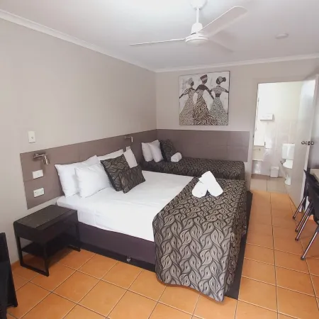 Golden Palms Motor Inn