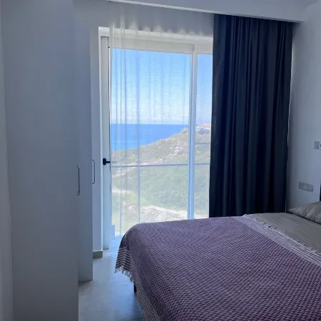Charming 2-Bedroom Apartment with Ocean Views in Tatlısu