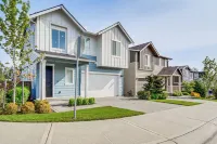 Fenced Yard & Grill! Family Haven in Port Orchard - Homestays