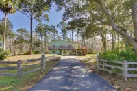 1/2 Mi to Beach! Rural Home w/ Deck in Port St Joe - WiFi