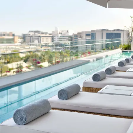 Grand Plaza Mövenpick Media City Отели рядом с достопримечательностью «Гринс»