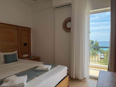 MeThea SeaView Apartments by Greek Pride