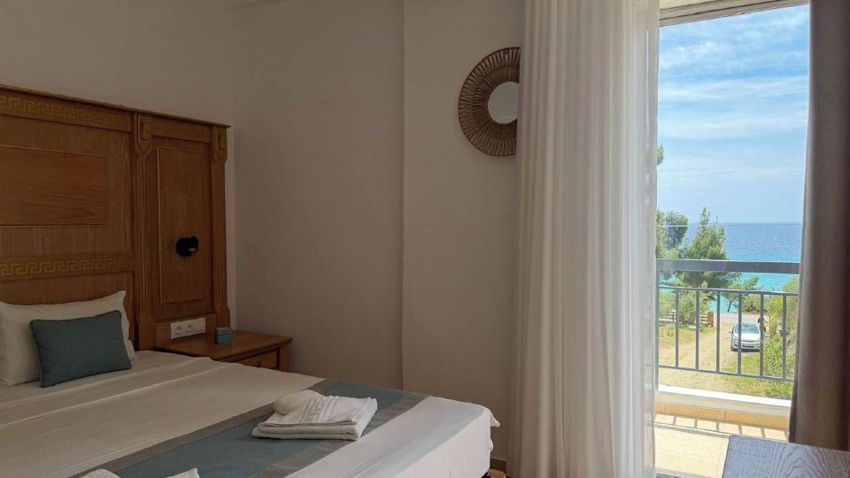 MeThea SeaView Apartments by Greek Pride