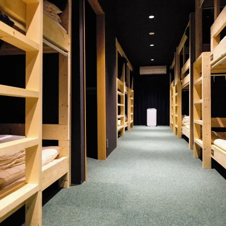 Guest House Hiroshima Mangetak - Hostel Отели рядом с достопримечательностью «Замок Хиросимы»