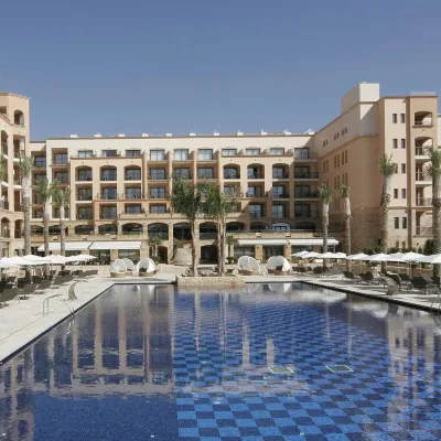 因索特爾芬尼西亞名譽套房酒店和spa 鄰近聖歐拉莉亞港（Santa Eulalia Port）的酒店