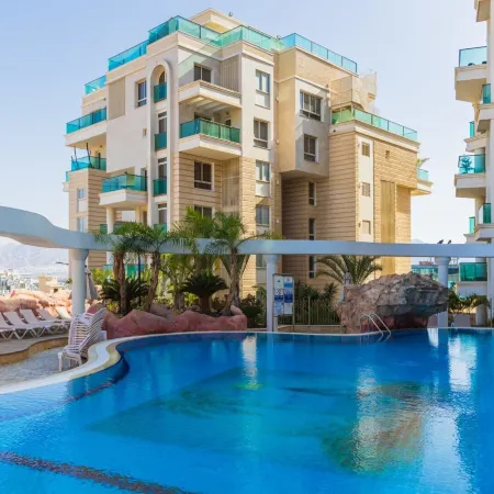 Mamad - Bright Eilat Escape with Balcony n Pool