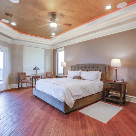 Bayfront Villa w/ Million-dollar Views in Seabrook