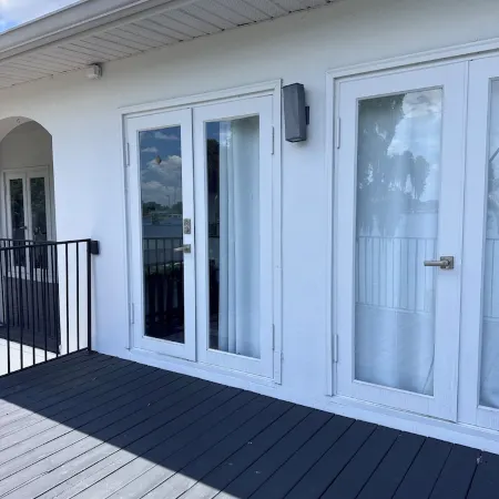 Lakefront Artist's Loft - Relax in Luxury!