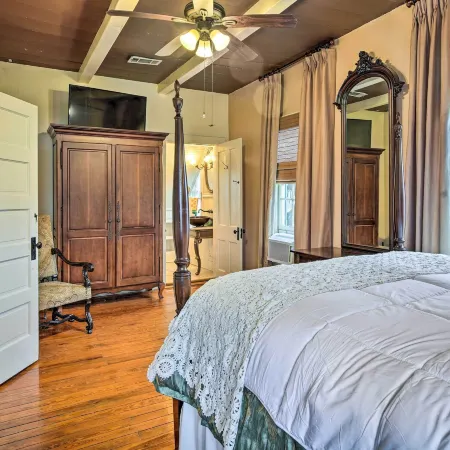 Vintage Louisiana Vacation Rental Home