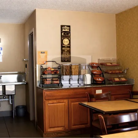 Brentwood Inn & Suites - Lynchburg