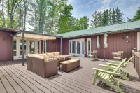 Pet-friendly Group Getaway 12 Mi to Camelback Mtn! - WiFi
