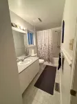 Fully Furnished Private Rooms or Entire Home - Bathtub