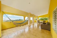Hilltop Getaway with Huge Terrace - สระว่ายน้ำส่วนตัว