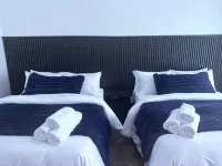 Charming Private Apartment in Roodepoort with Garden & Pool - 2 ดาว