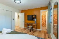 Expansive Deck Sleeps 16 Hot Tub Game Room - バルコニー