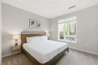 CozySuites at Artistry Indy - Holiday Apartments