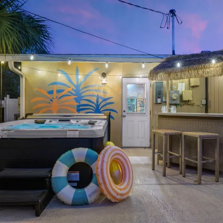 Tropical Tee - Putt Putt - Pool - Hot Tub - Bikes