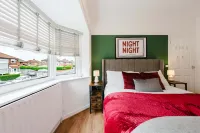 Etihad & Co-op Live | 3-Bed | Free Parking - Homestays