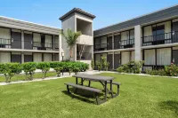 Ramada by Wyndham Cocoa - Scenic