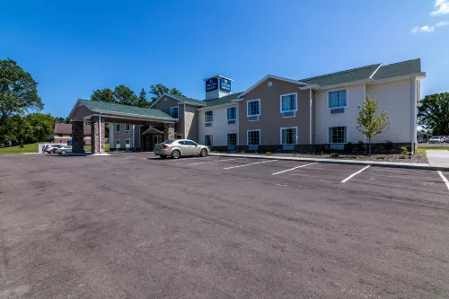 Cobblestone Inn & Suites - Barron - 3-Star