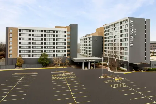 Renaissance Chicago North Shore Hotel - Pet friendly