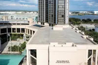Renaissance Mobile Riverview Plaza Hotel - parking