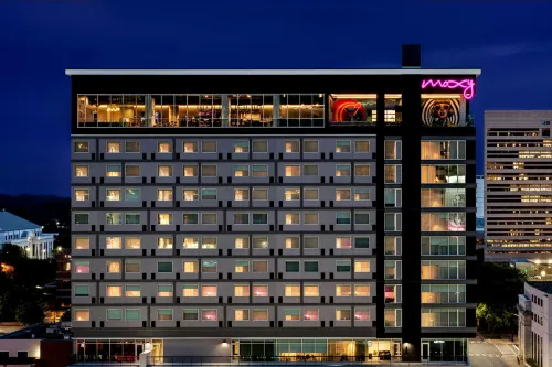 Moxy Charlotte Downtown - bar