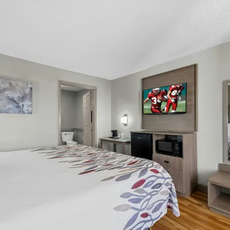 Red Roof Inn & Suites Wilson Hotels in Wilson