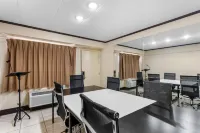 Red Roof PLUS+ Chicago - Hoffman Estates - Pet Friendly