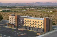 Fairfield Inn & Suites Victorville - موقف سيارات