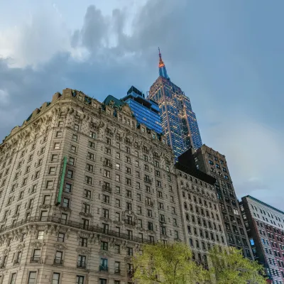 Martinique New York on Broadway, Curio Collection by Hilton 킵스 베이 주변 호텔