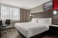 Garner Hotel North Bergen - NYC Gateway by IHG - parking