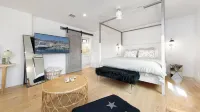 Saltaire by Avantstay Rooftop Deck + Firepit + Wet Bar Walk to Beach + Trail - 3-Star