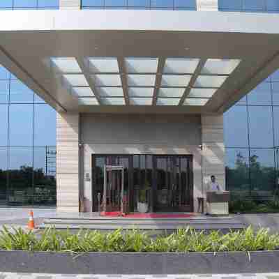 Efcee Sarovar Premiere Bhavnagar Hotel Exterior