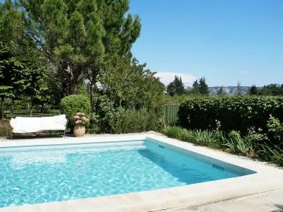 Les Puits Neufs Hotels near Synagogue de Cavaillon
