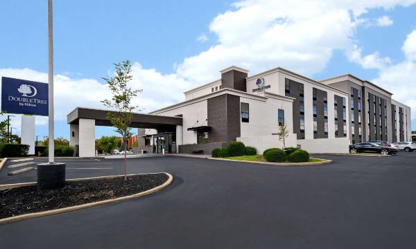 DoubleTree by Hilton St. Louis Airport