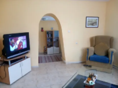 Three Bedroom House with Garden Only 10 km from Veliko Tarnovo 酒店