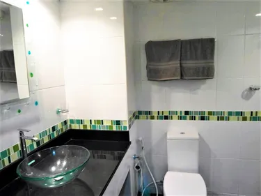 รูปภาพของSwimming Pool View Spacious Studio 5 Min to Beach
