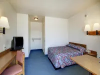 Rodeway Inn Fort Smith I-40 - parking