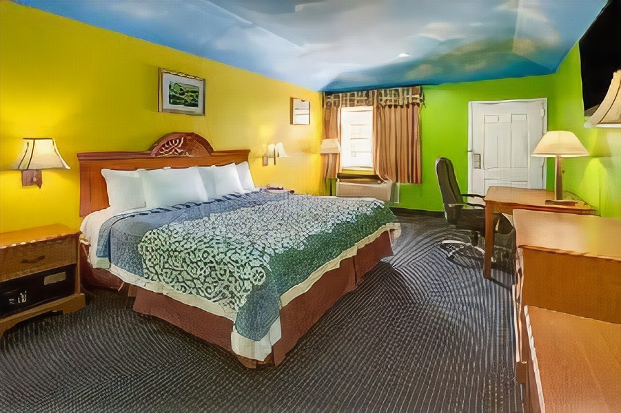 Sapphire Inn & Suites