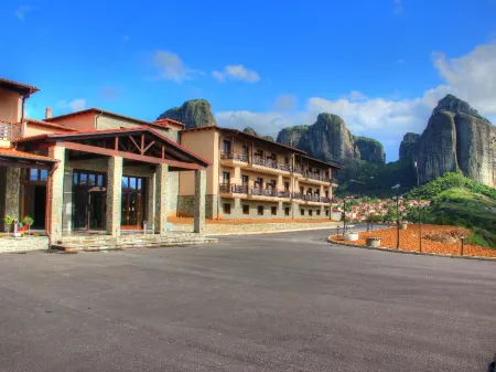 Grand Meteora Hotel