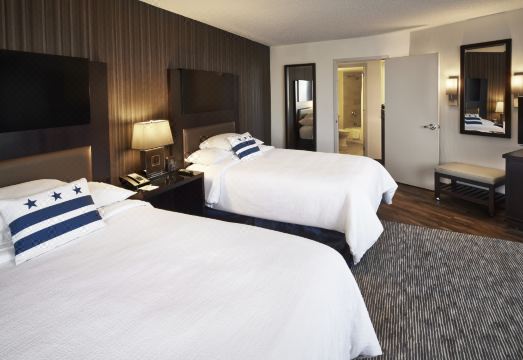 엠버시 스위트 룸