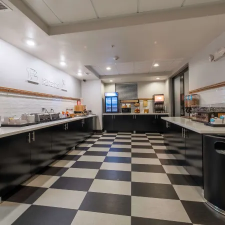 Hampton Inn & Suites DuPont
