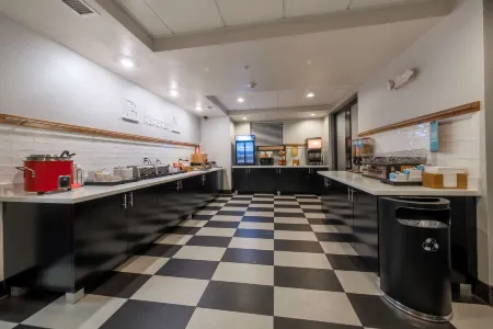 Hampton Inn & Suites DuPont Отели в г. Дюпон