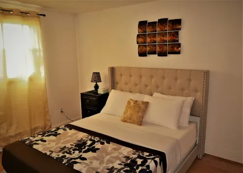 Urbana the Charming Well-Lit Two Bedrooms Apartment