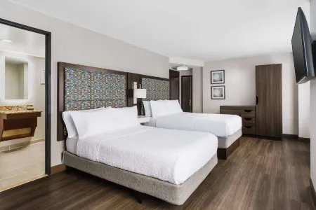 Hampton Inn Manhattan-35th St/Empire State Bldg Отели рядом с достопримечательностью «Колледж Мерси»