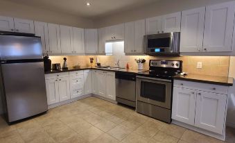 2 Bdrm, Kitchen, Laundry, Weekly/Monthly Discount