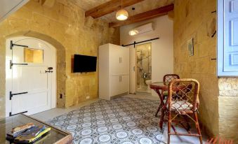 Lux Bright Studio in a Quaint 900 yr Old House - 4