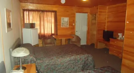 Dreamland Motel Отели рядом с достопримечательностью «Tunnels Of Moose Jaw»